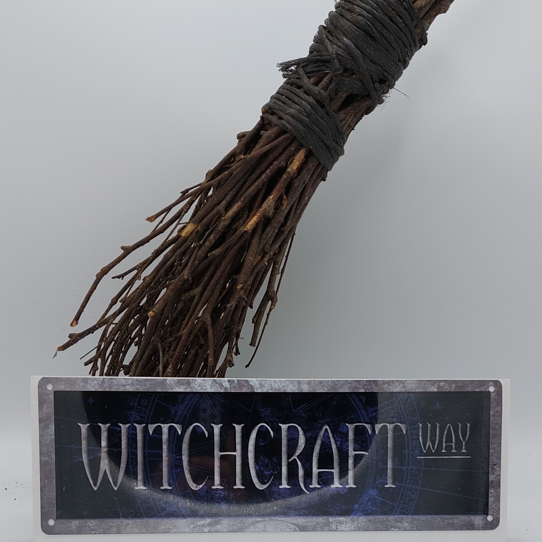 Straatnaambord 'Witchcraft way'