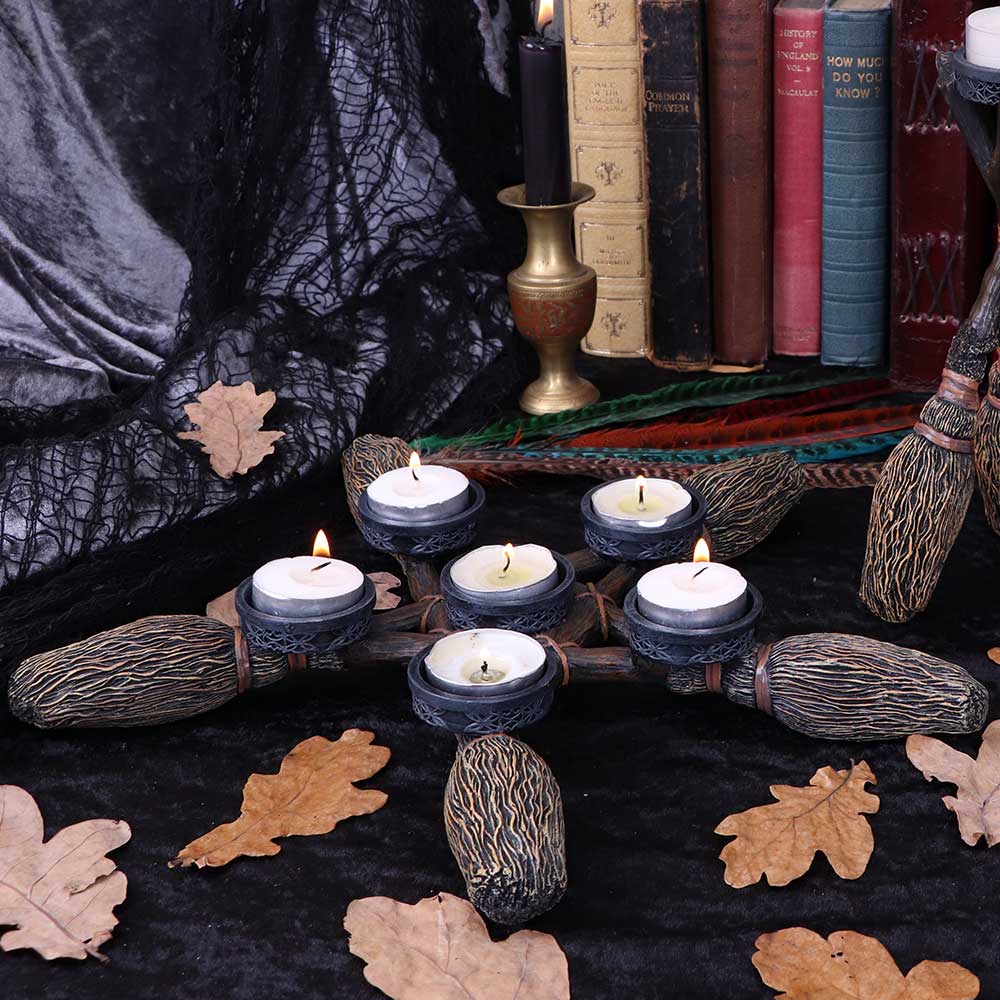 Theelichthouder 'Broomstick Pentagram', Nemesis Now